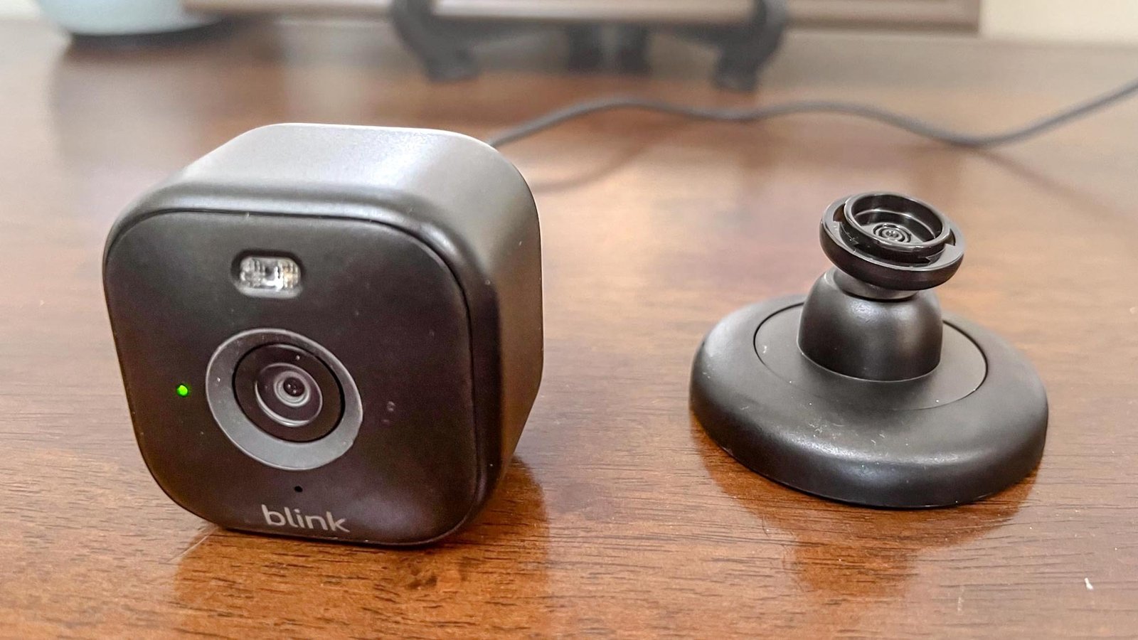 wyze vs blink outdoor camera: Microphone Sensitivity